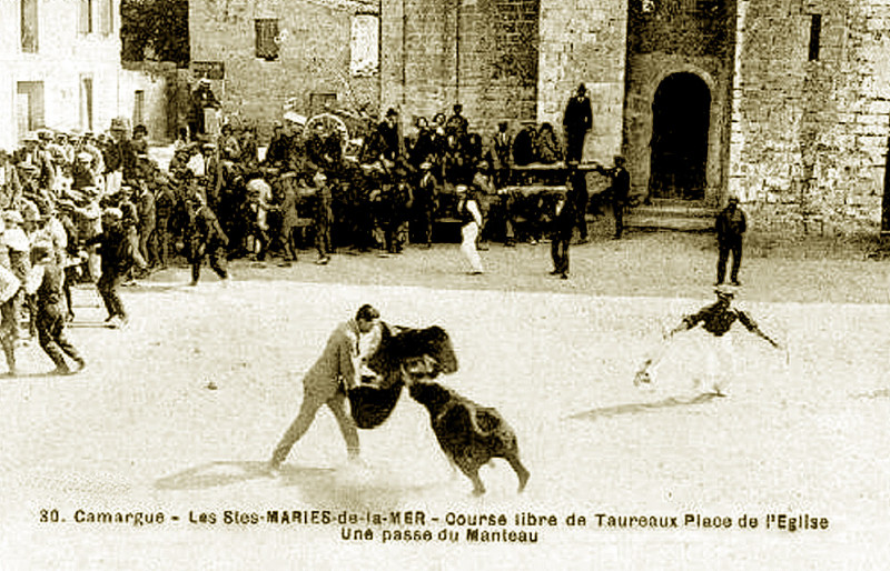Carte postale ancienne Corrida aux Saintes