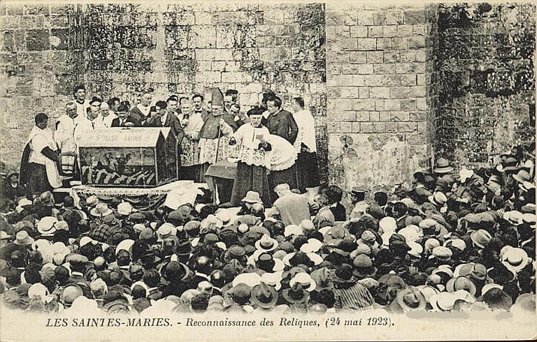 Carte postale ancienne Saintes-Maries Reconnaissance des reliques