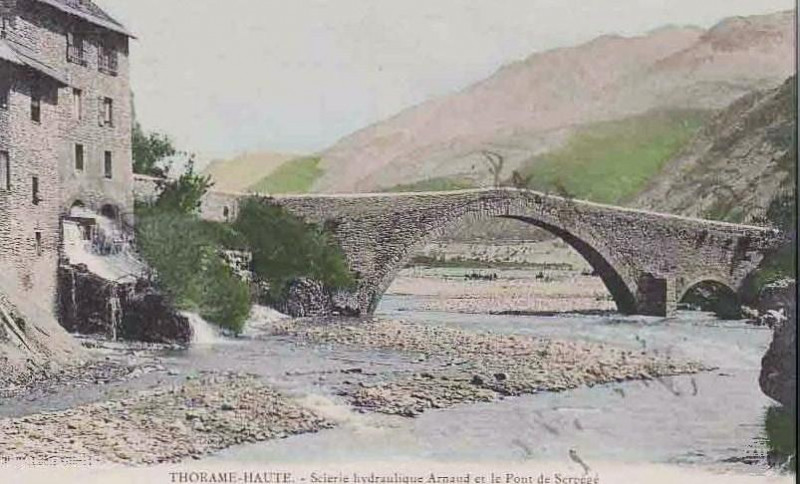 Carte postale ancienne Thorame-Haute Scierie et pont