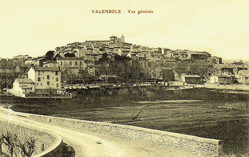Carte postale ancienne Valensole Vue générale du village