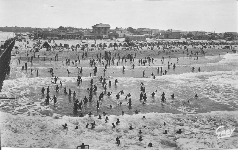 Carte postale ancienne Plage de Capbreton après la Seconde Guerre mondiale à Capbreton