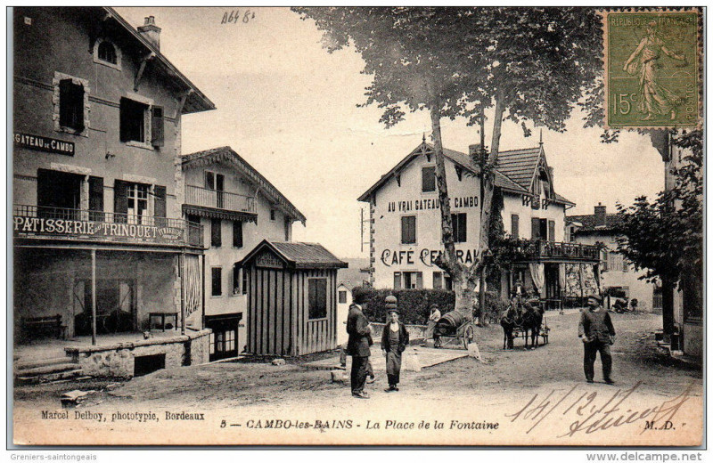 Carte postale ancienne Cambo Place des Fontaines