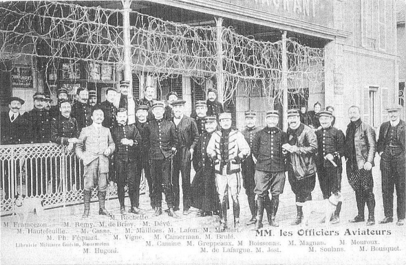 Carte postale ancienne Les aviateurs à Mourmelon