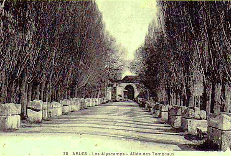 Carte postale ancienne Arles Alyscamps 1910