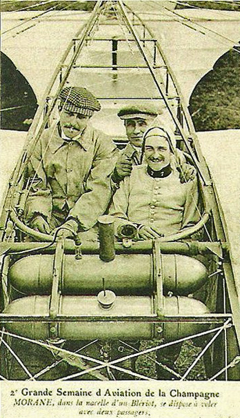 Carte postale ancienne Morane vol avec passagers