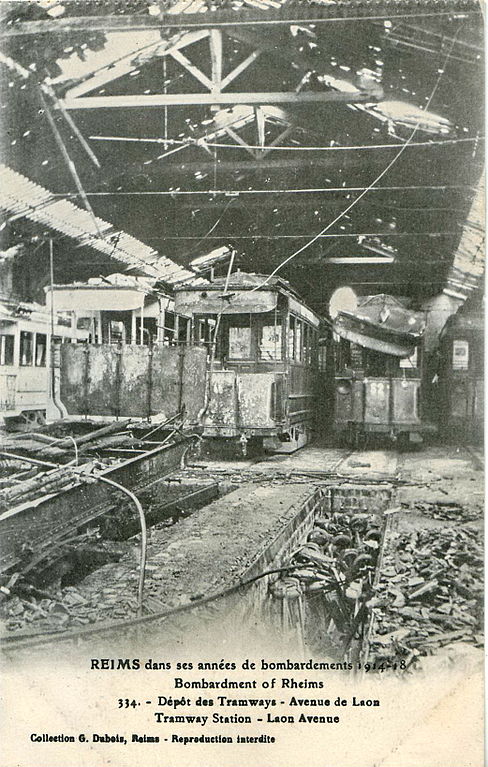 Carte postale ancienne Dubois 334 - Reims dans ses années de bombardement 1914-18 - Dépot des Tramways - Avenue de Laon