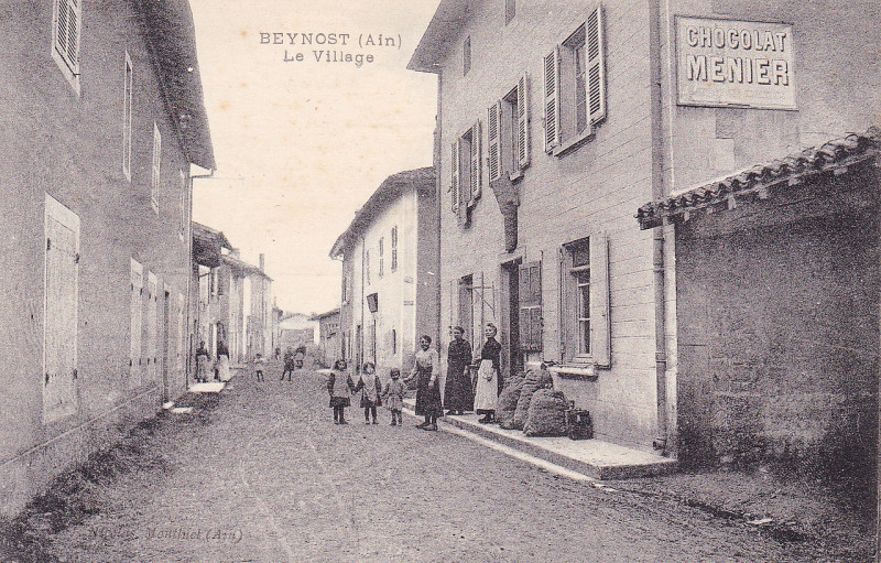 Carte postale ancienne Carte postale - Rue centrale - Beynost (Ain) à Beynost
