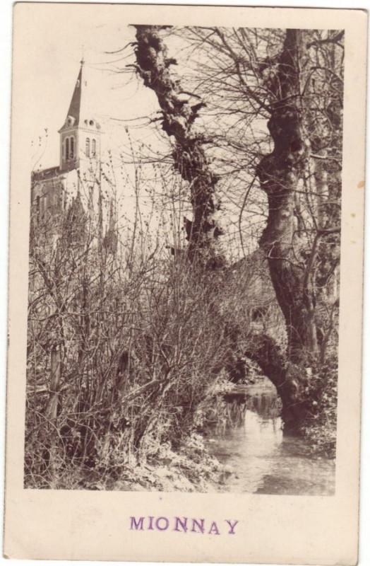 Carte postale ancienne Carte postale ancienne - Mionnay (8) à Mionnay