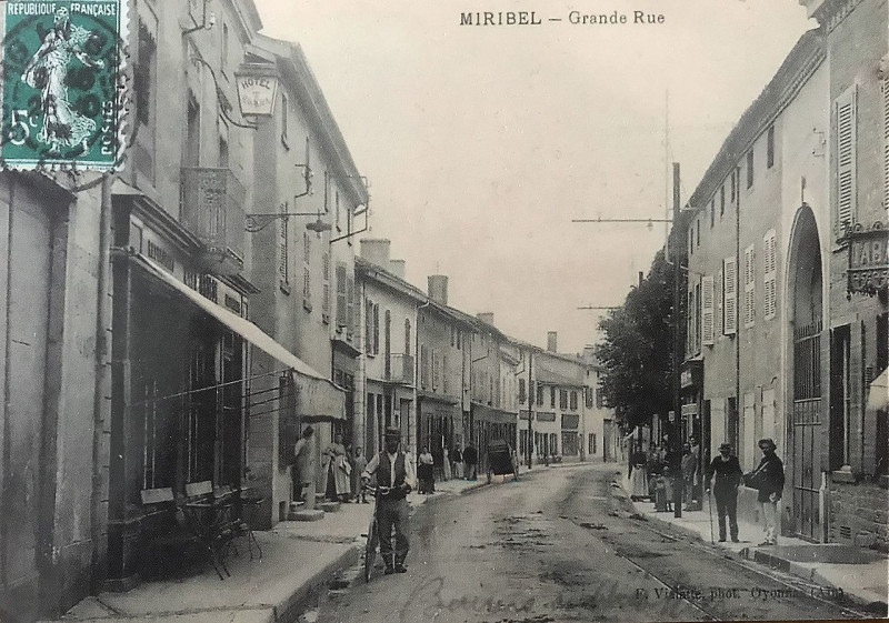 Carte postale ancienne Miribel (Ain) - Grande Rue - carte postale ancienne à Miribel-Lanchâtre