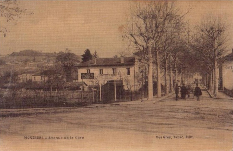 Carte postale ancienne Carte postale ancienne - Montluel - 2 à Montluel