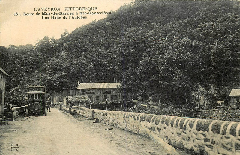 Carte postale ancienne Aveyron Pittoresque 181 - Route de Mur-de-Barrez