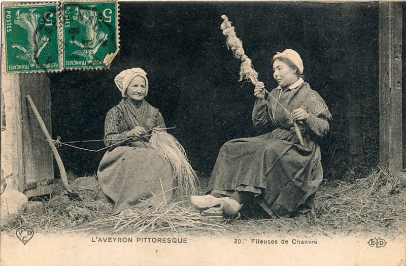 Carte postale ancienne Aveyron Pittoresque 20 - Fileuses de chanvre