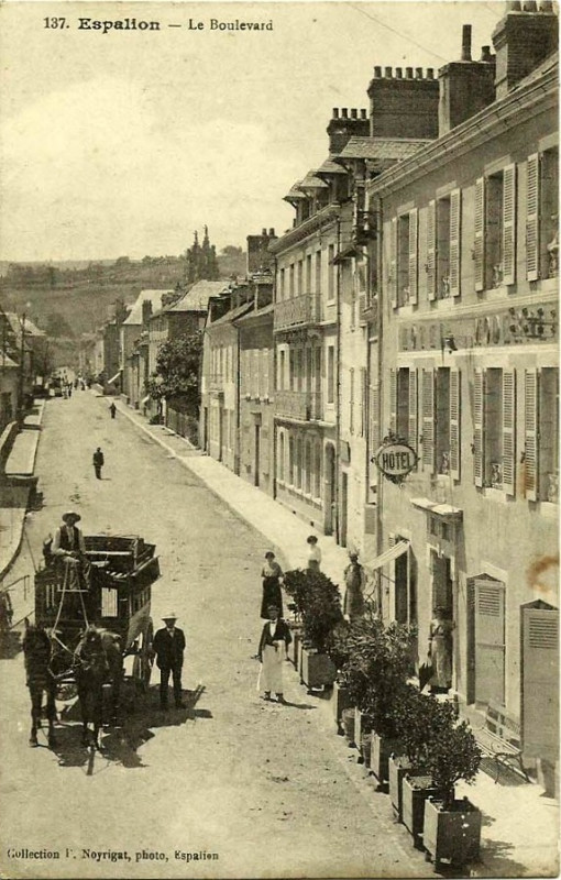 Carte postale ancienne Espalion - Boulevard de Guizard 6