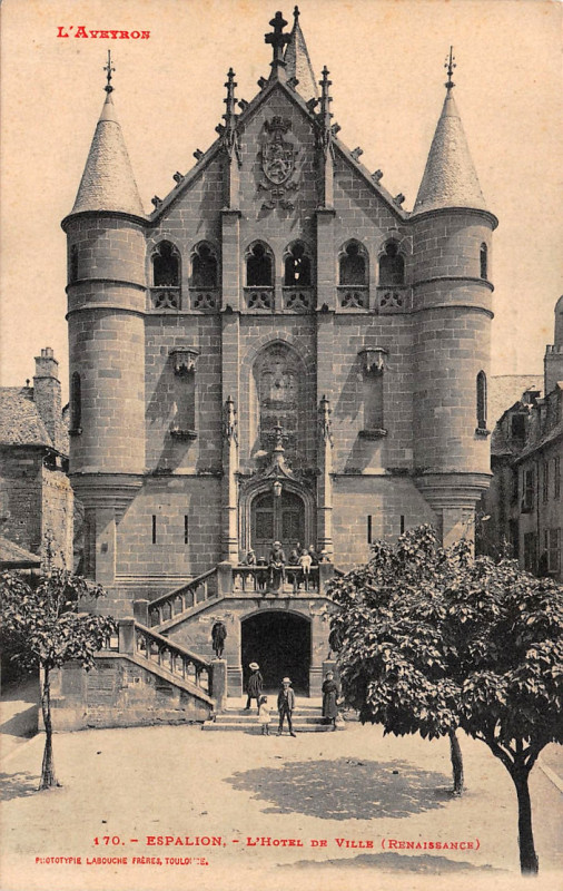 Carte postale ancienne Espalion - Hôtel de Ville 1