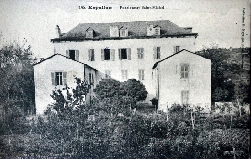 Carte postale ancienne Espalion - Pensionnat Saint-Michel