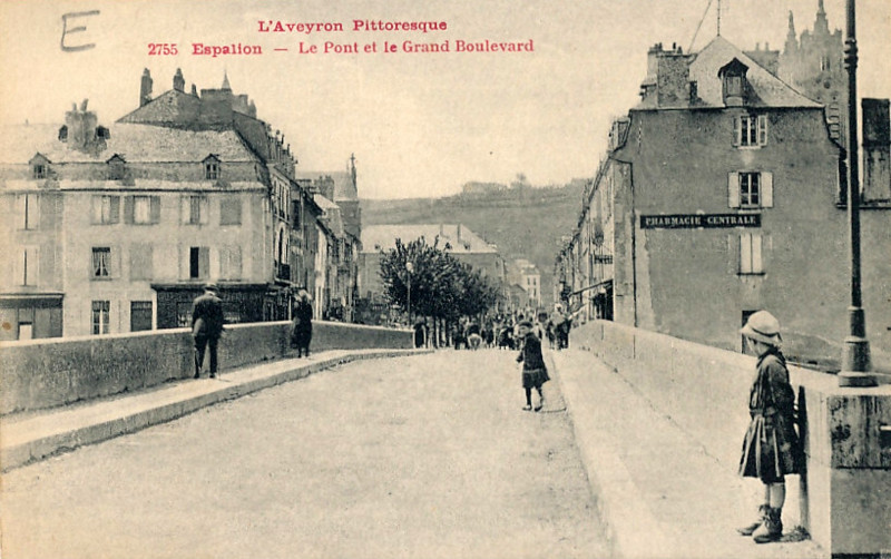 Carte postale ancienne Espalion - Pont Neuf 3