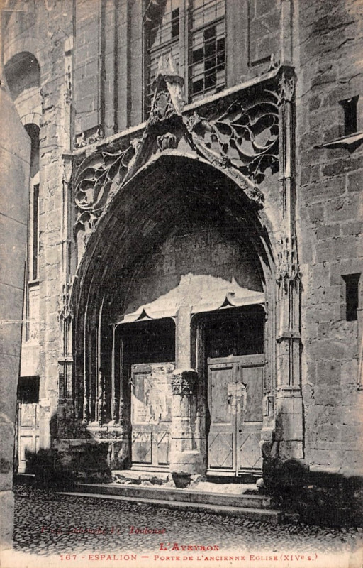 Carte postale ancienne Espalion - Porte de l'ancienne église