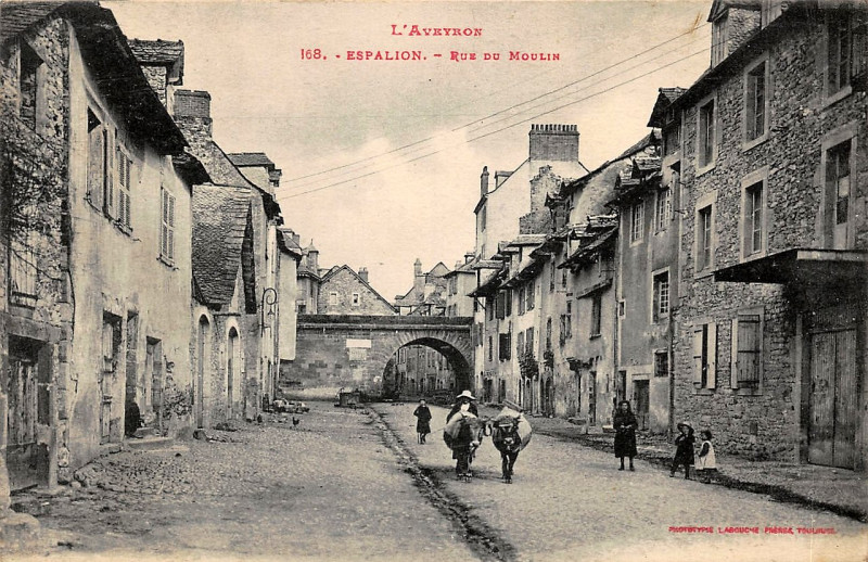 Carte postale ancienne Espalion - Rue du Moulin