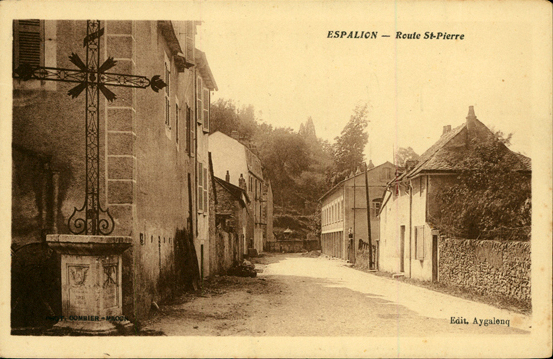 Carte postale ancienne Espalion - Rue Saint-Pierre