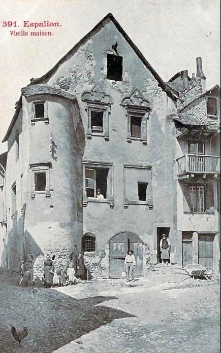 Carte postale ancienne Espalion - Vieille maison