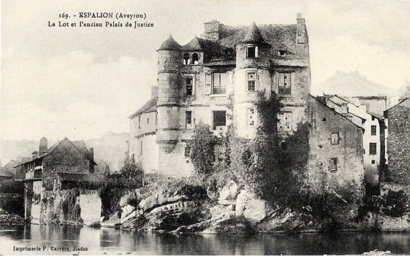 Carte postale ancienne Espalion - Vieux Palais de Justice 5