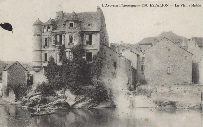 Carte postale ancienne Espalion - Vieux Palais de Justice 6