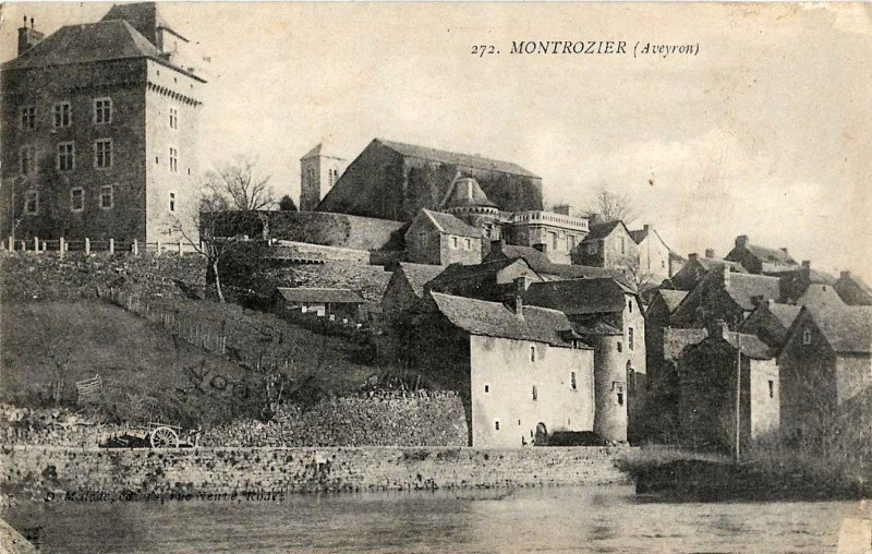 Carte postale ancienne Montrozier - Bourg 2