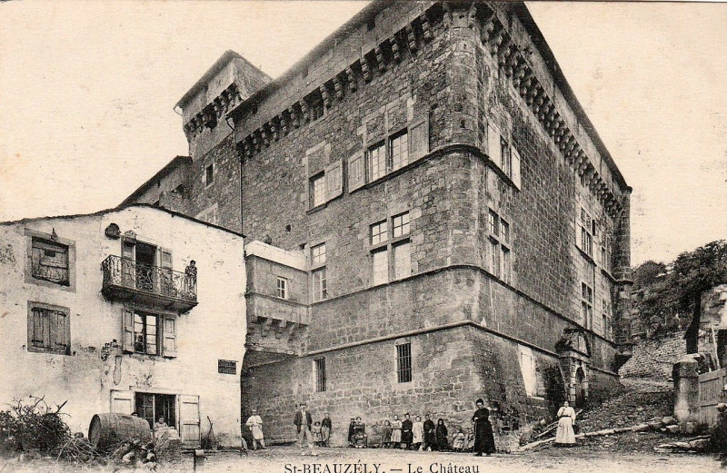 Carte postale ancienne Saint-Beauzély - Château 1
