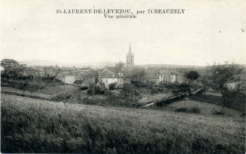 Carte postale ancienne Saint-Beauzély - vue générale 2