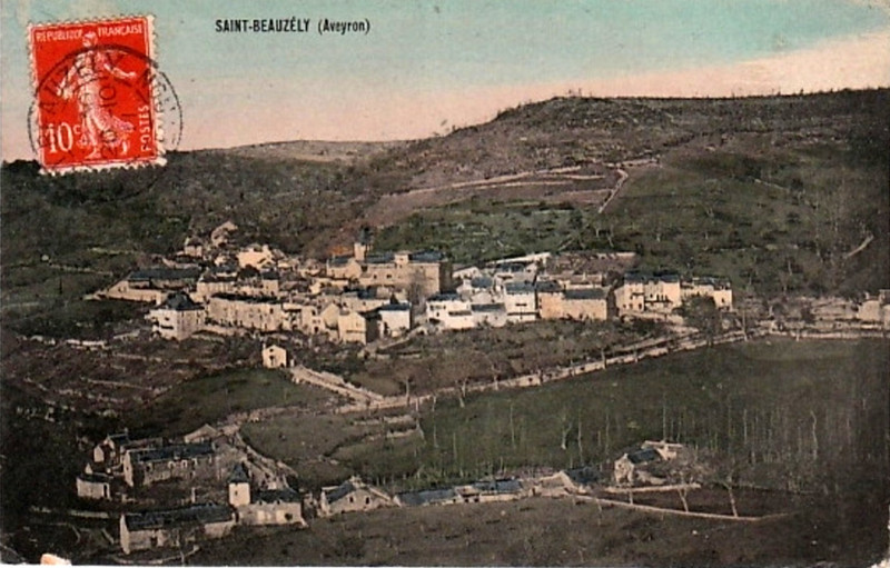 Carte postale ancienne Saint-Beauzély - vue générale 3a
