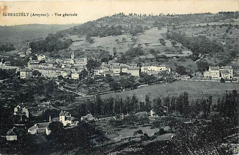 Carte postale ancienne Saint-Beauzély - vue générale 4