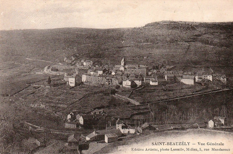 Carte postale ancienne Saint-Beauzély - vue générale 5