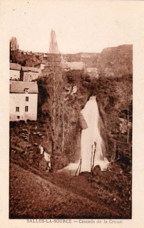 Carte postale ancienne Salles-La-Source - Cascade de la Crouzi