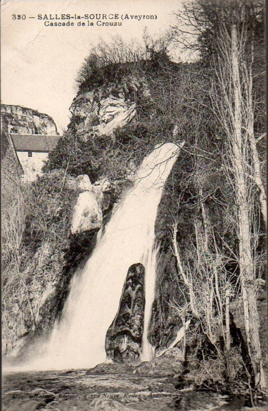 Carte postale ancienne Salles-La-Source - Cascade du bourg 2