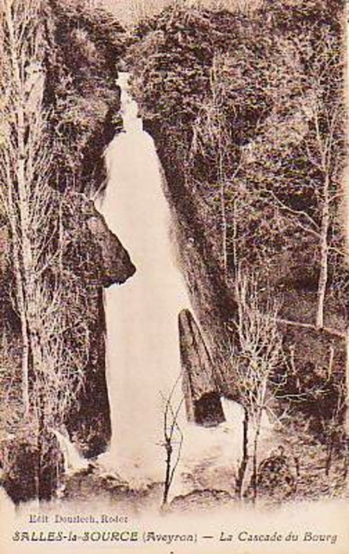 Carte postale ancienne Salles-La-Source - Cascade du Bourg 3