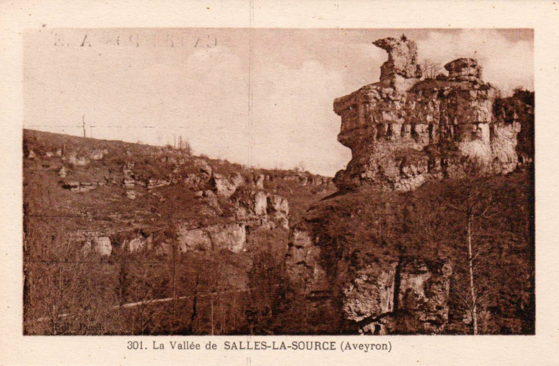 Carte postale ancienne Salles-La-Source - Entrée de la vallée 1