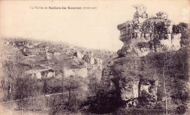 Carte postale ancienne Salles-La-Source - Entrée de la vallée 5