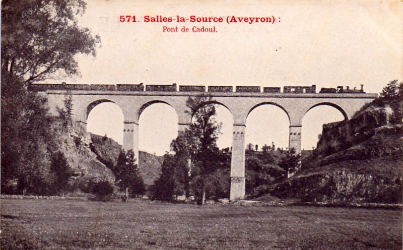 Carte postale ancienne Salles-La-Source - Pont de Cadoul 1