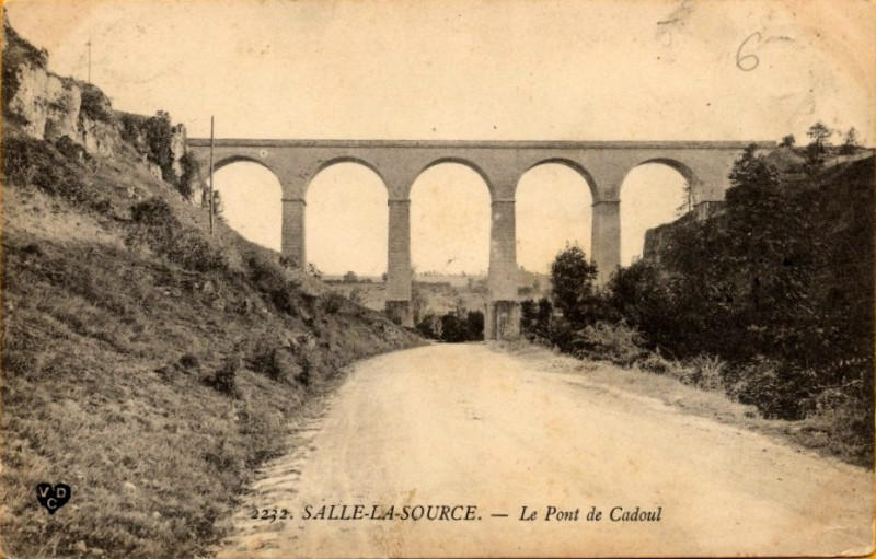 Carte postale ancienne Salles-La-Source - Pont de Cadoul 2