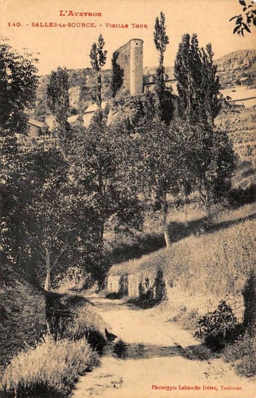 Carte postale ancienne Salles-La-Source - Vieille Tour 2