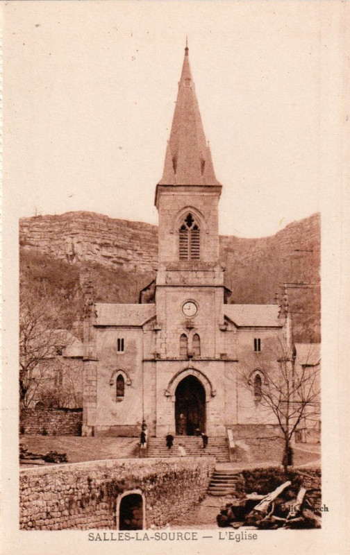 Carte postale ancienne Salles-La-Source - église 1