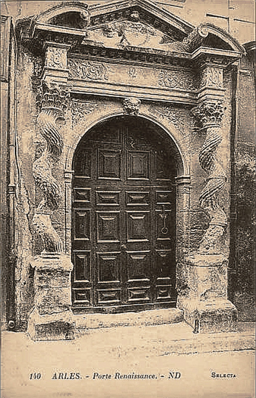 Carte postale ancienne Arles porte renaissance
