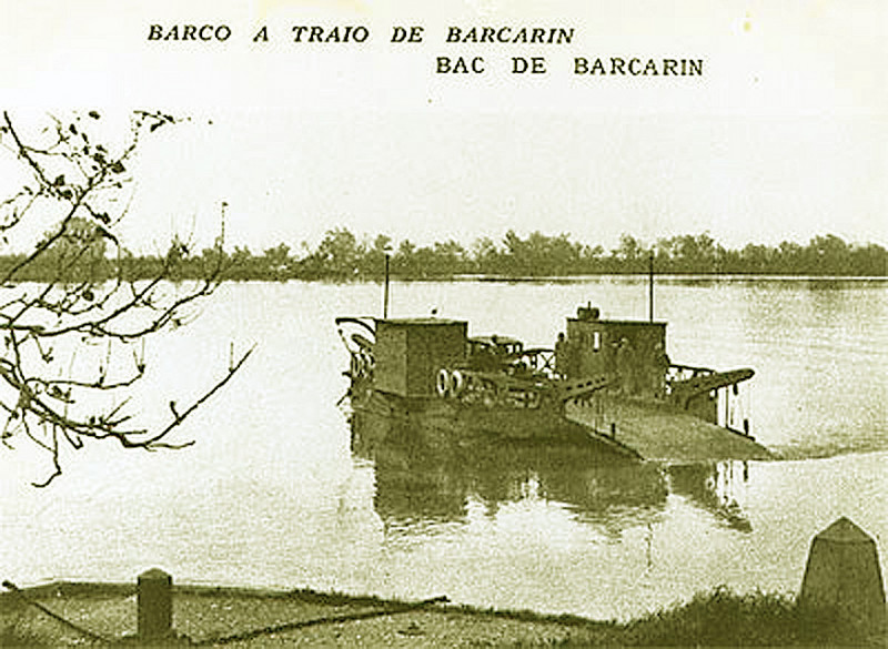 Carte postale ancienne Bac du Barcarin Salins de Giraud
