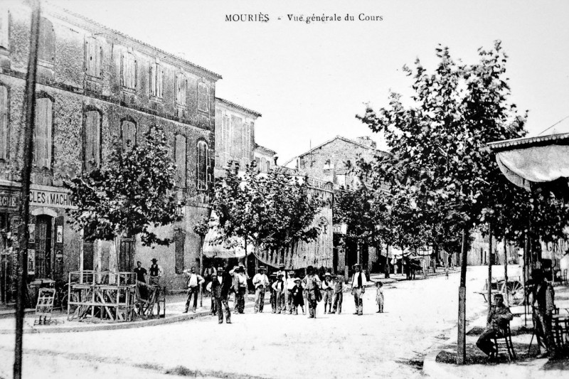 Carte postale ancienne 1900-Mouries-01