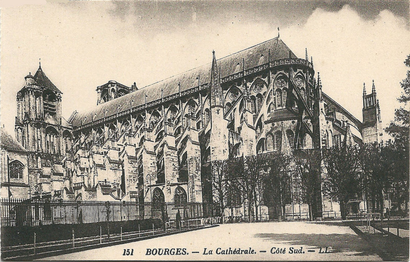 Carte postale ancienne Bourges-Fr-18-Cpa-cathédrale-côté sud-1