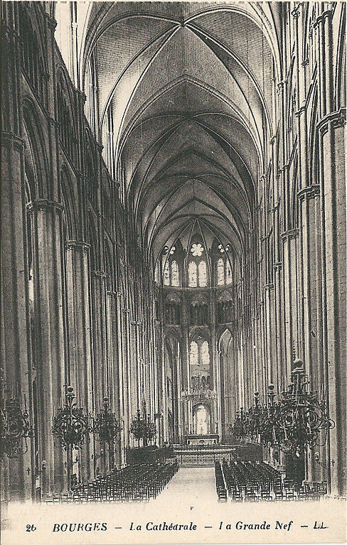 Carte postale ancienne Bourges-Fr-18-Cpa-cathédrale-grande nef-1