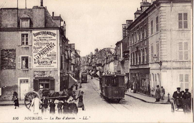 Carte postale ancienne Ll 106 - Bourges - La Rue d'Auron
