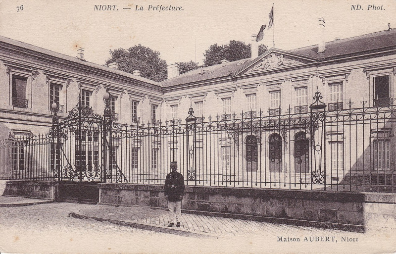 Carte postale ancienne Niort - Préfecture -Cp Aubert) - Recto 01 à Niort