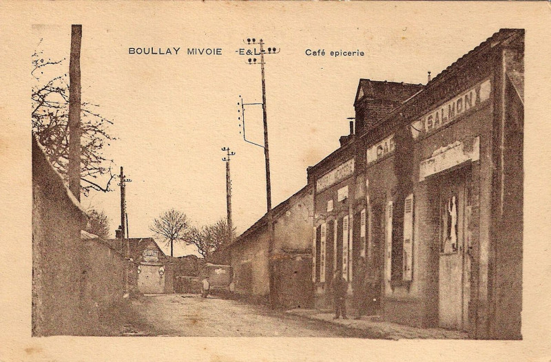 Carte postale ancienne Boullay-Mivoye Café épicerie Salmon Co Hélène Eure-et-Loir (France)