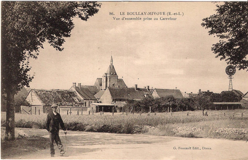 Carte postale ancienne Boullay-Mivoye Vue d'ensemble prise au Carrefour église éolienne